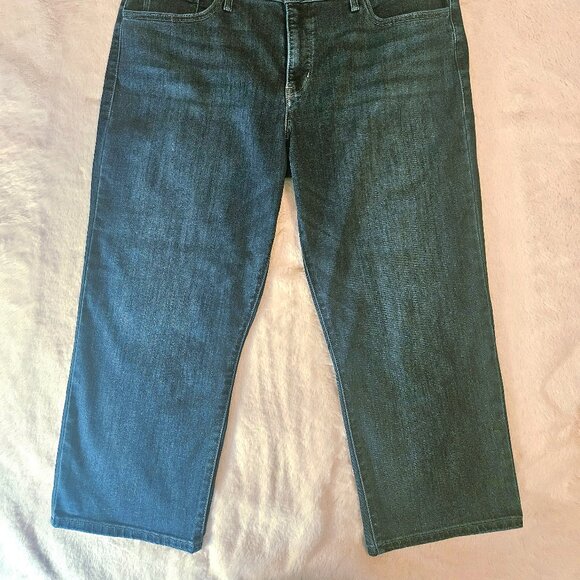 Levi's 311 Women's Capri Jeans Mid Rise Slim Through Hip & Thigh Size 18W NWT - Picture 3 of 6